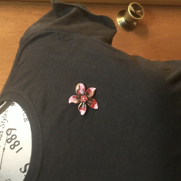 Enamel rhinestone brooch. - Picture 3 of 8